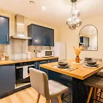 City Centre Haven - Huge Garden Access - West St