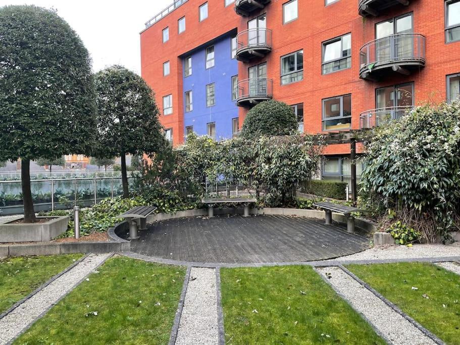 Apartment Centre Haven - Huge Garden Access - West St *